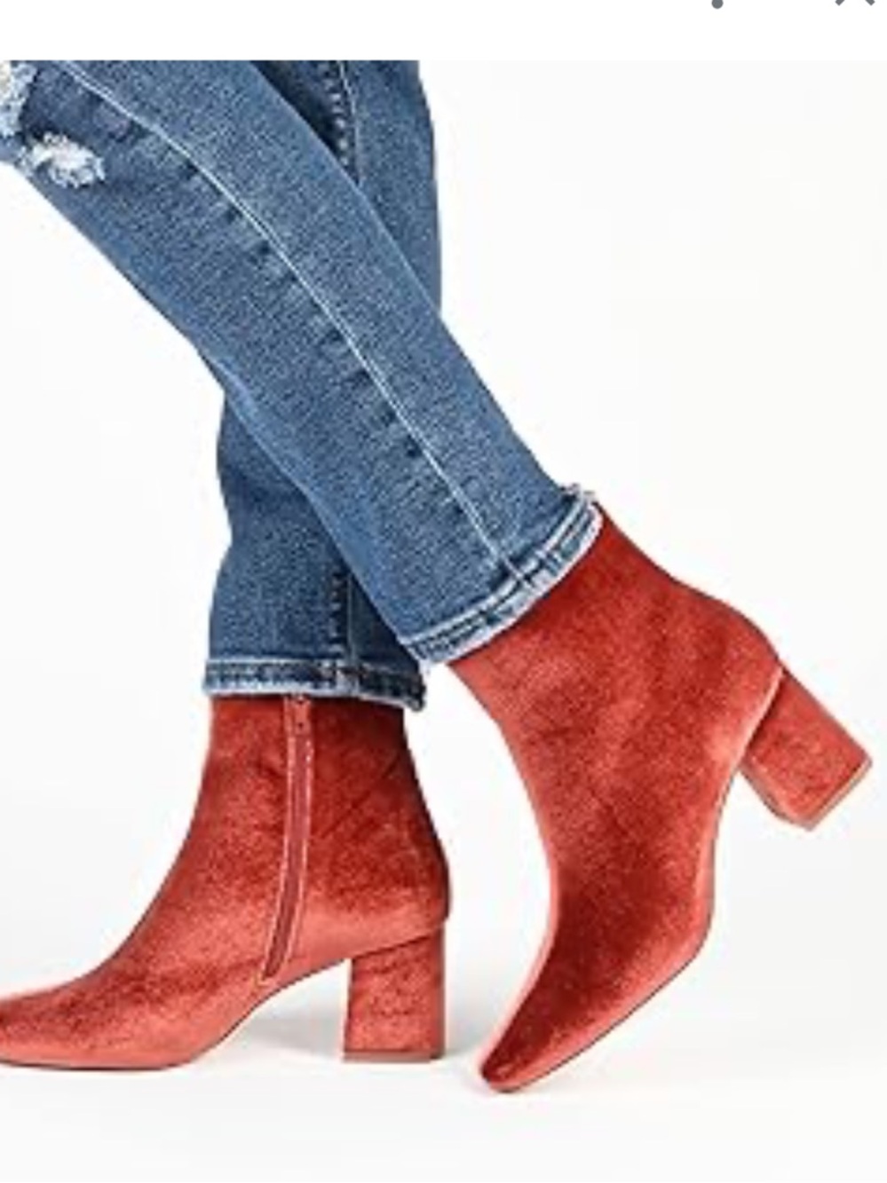 Ardene Pink Crushed Vlevet Ankle Bootie - Heel - size 9